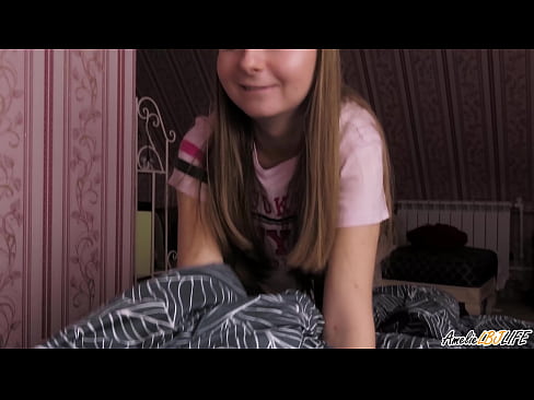 ❤️ Blondie imeb oma BFF-i sügavalt ja saab sperma suhu ☑ Porno at us